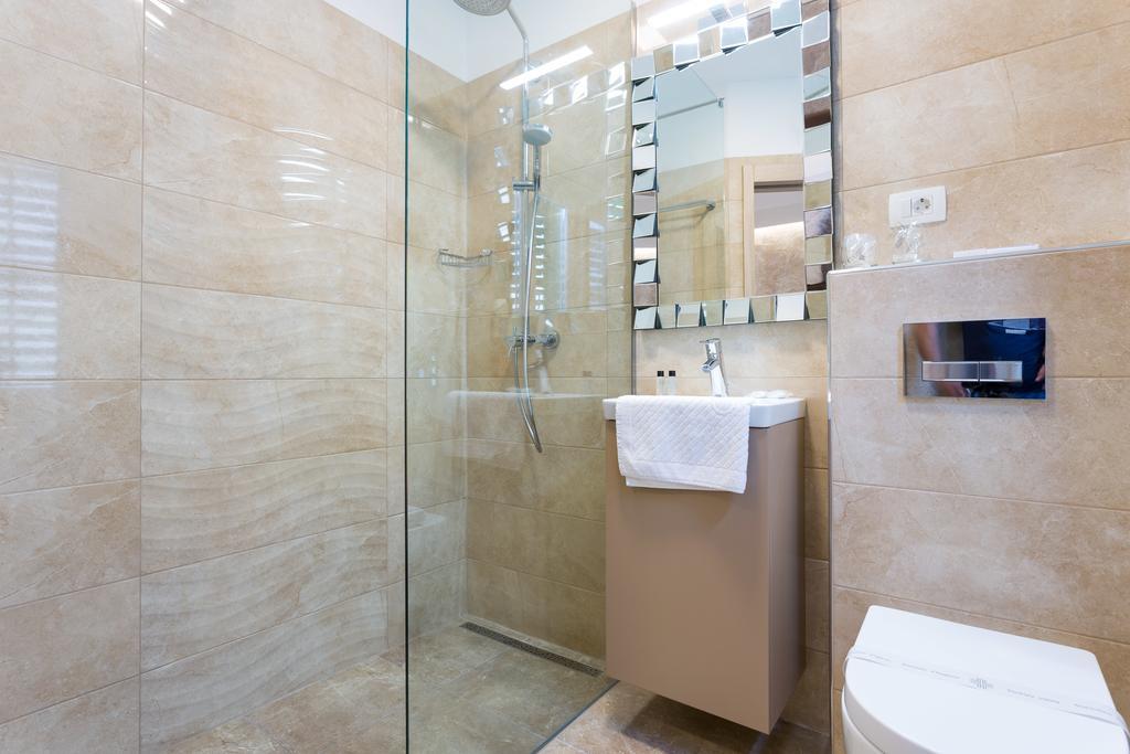 Central Pearl By Nono Ban Rooms Split Ngoại thất bức ảnh